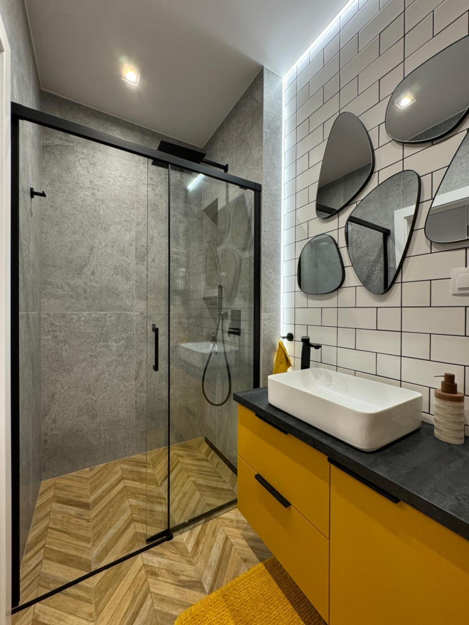 Lakru Apartments Global Office, Free Garage, Self Check-In คาโตวีตเซ ภายนอก รูปภาพ